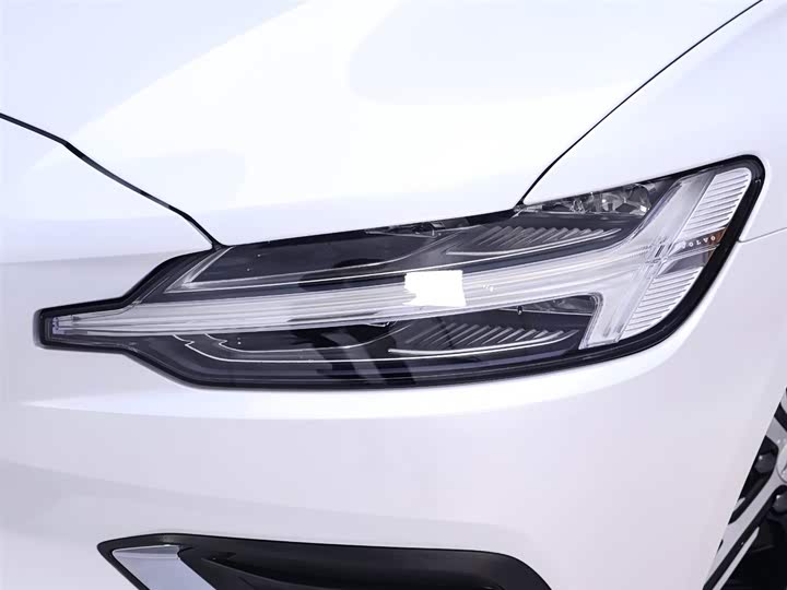 Фото 4 - Volvo S60