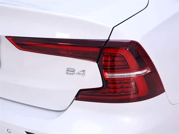 Фото 9 - Volvo S60