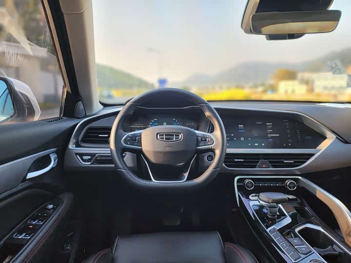 Фото 8 - Geely Tugella S