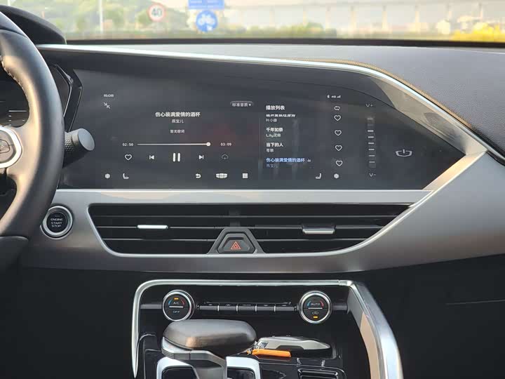 Фото 9 - Geely Tugella S