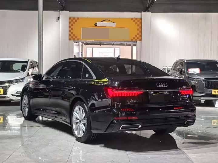 Фото 5 - Audi A6L