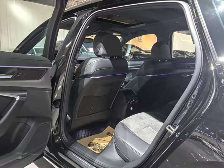 Фото 9 - Audi A6L