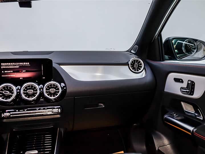 Фото 7 - Mercedes-Benz GLA-Class AMG