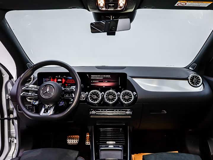 Фото 9 - Mercedes-Benz GLA-Class AMG