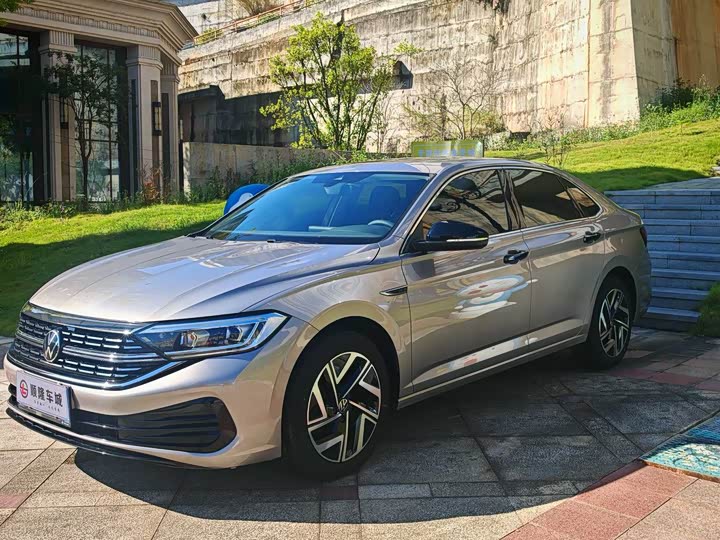 Фото 1 - Volkswagen Sagitar L