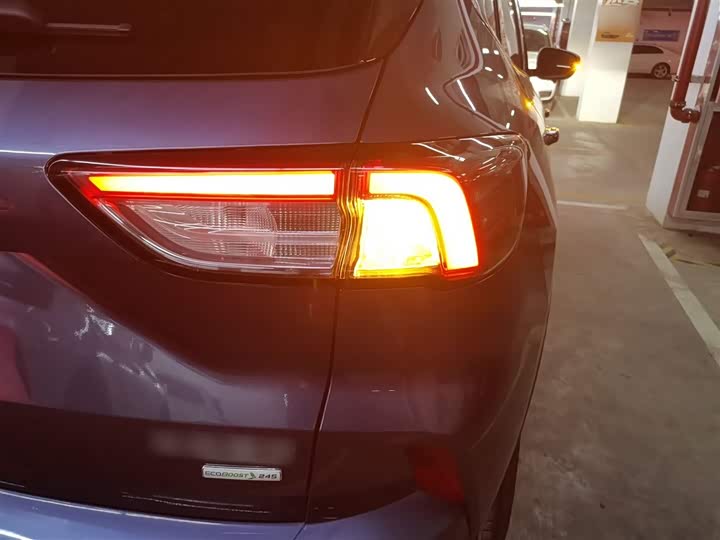 Фото 8 - Ford Escape