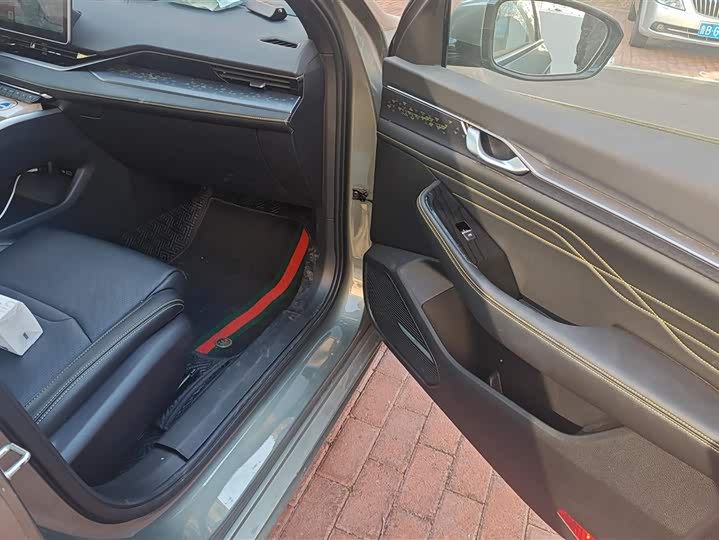 Фото 8 - Geely Preface