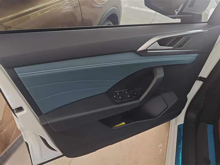 Фото 7 - Volkswagen Tharu