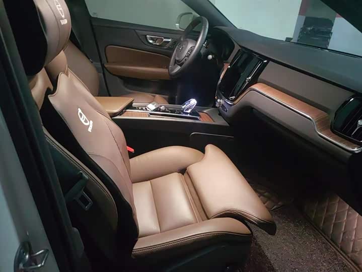 Фото 8 - Volvo S60