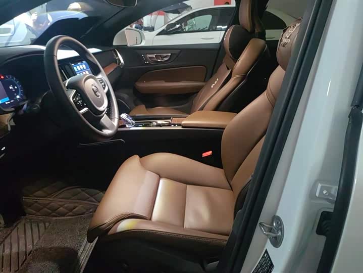 Фото 9 - Volvo S60