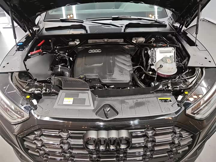 Фото 9 - Audi Q5L