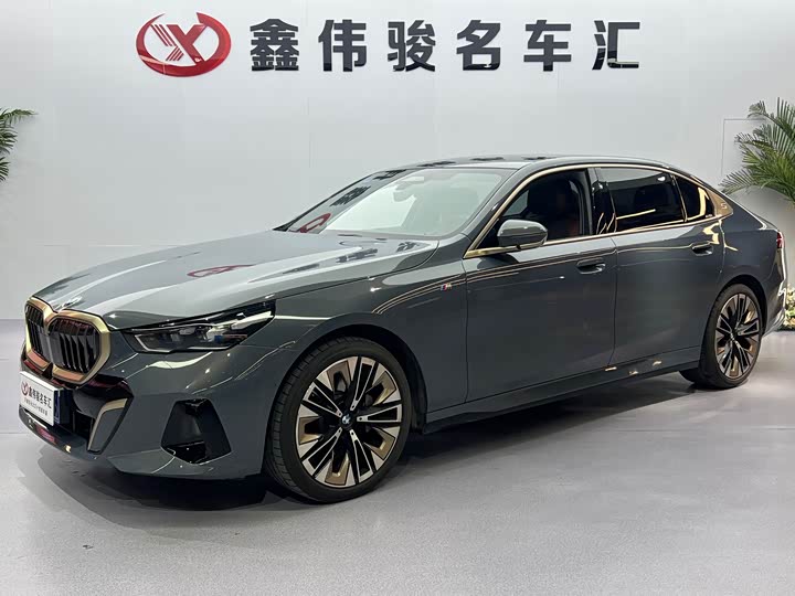 Фото 2 - BMW 5 Series