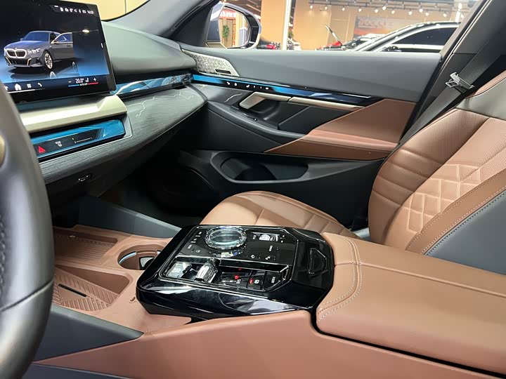 Фото 9 - BMW 5 Series