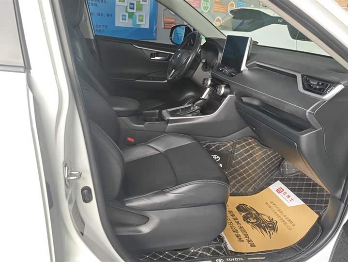 Фото 8 - Toyota Wildlander