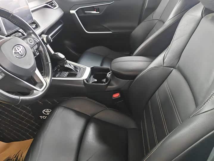 Фото 9 - Toyota Wildlander