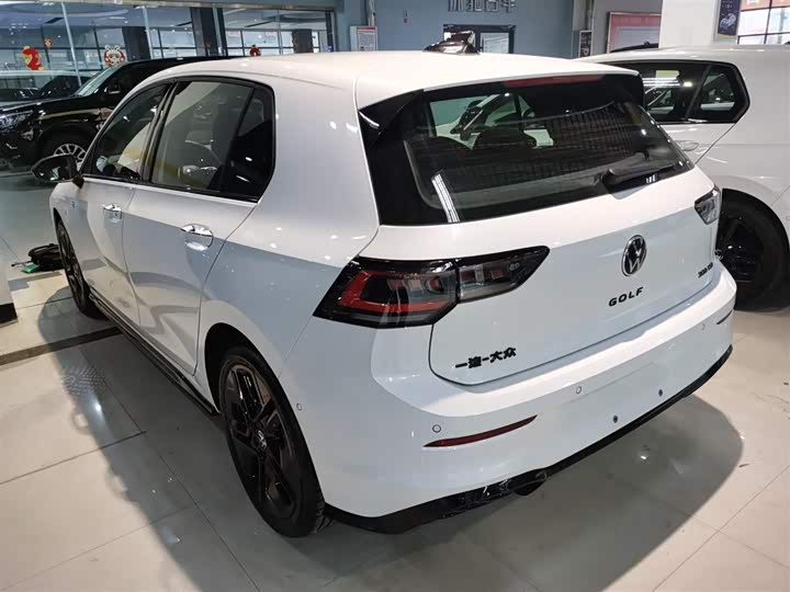Фото 5 - Volkswagen Golf
