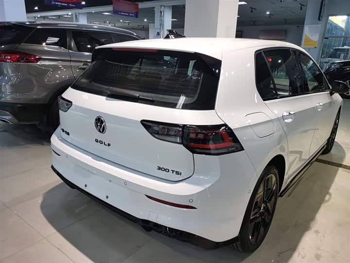 Фото 7 - Volkswagen Golf