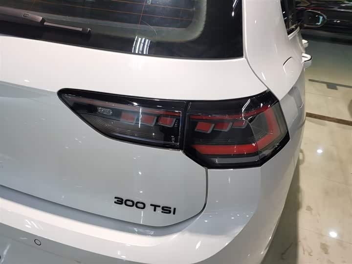 Фото 8 - Volkswagen Golf