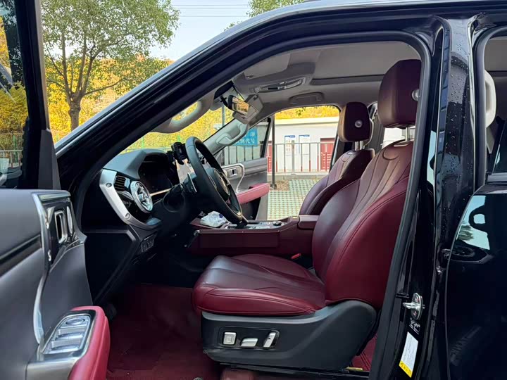 Фото 5 - Tank 400 Hybrid