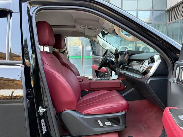 Фото 6 - Tank 400 Hybrid