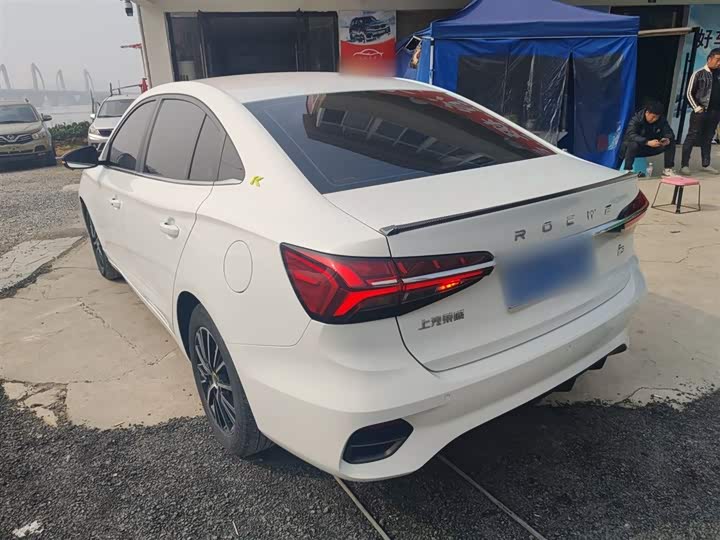 Фото 5 - Roewe i5