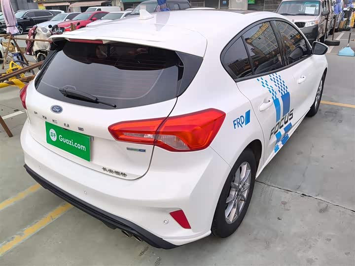 Фото 7 - Ford Focus