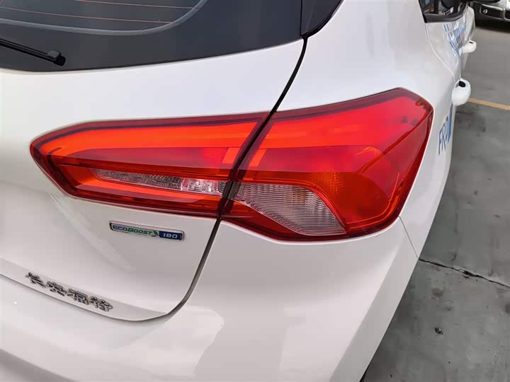 Фото 8 - Ford Focus