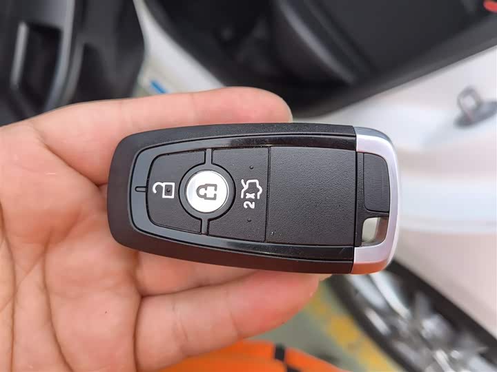 Фото 9 - Ford Focus