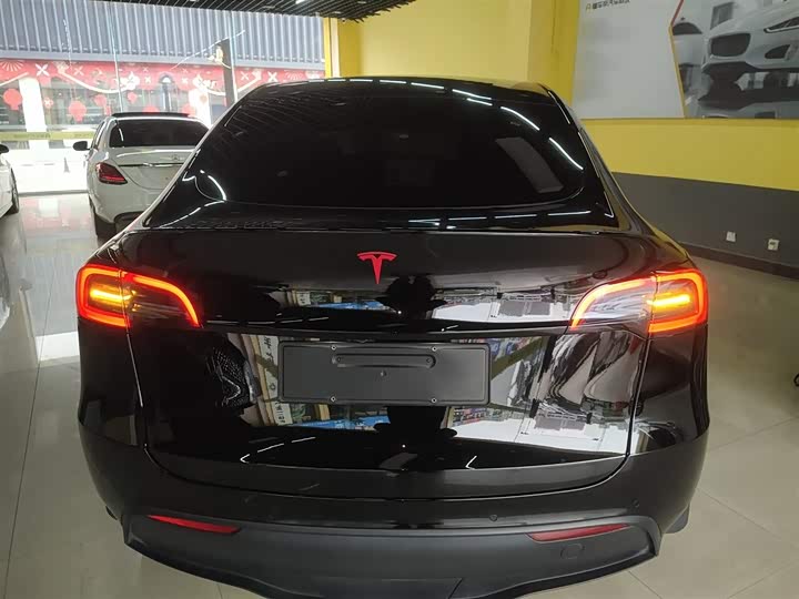 Фото 6 - Tesla Model Y