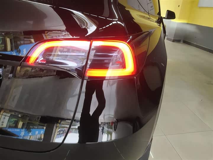 Фото 8 - Tesla Model Y