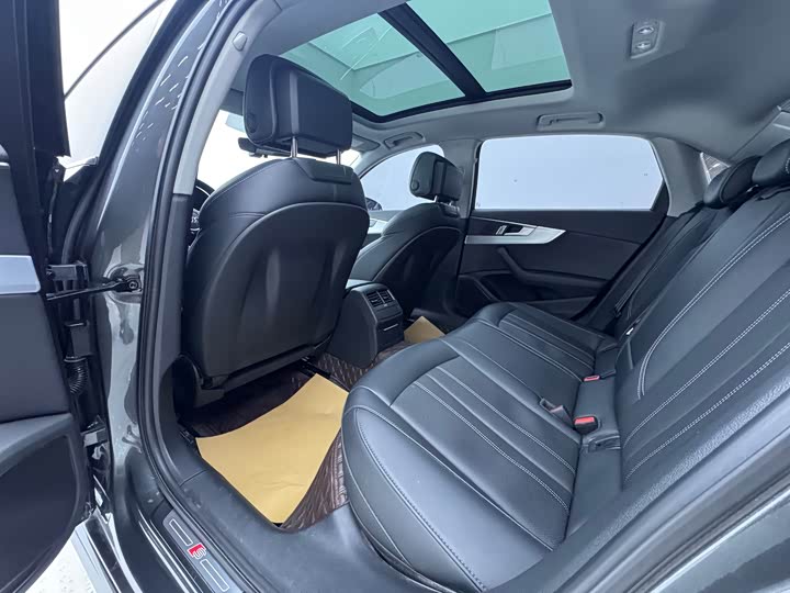 Фото 8 - Audi A4L