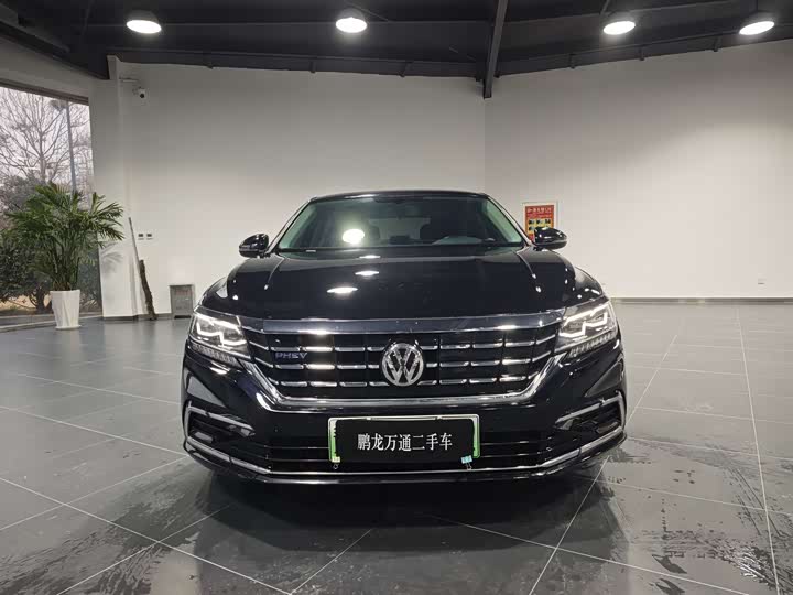 Фото 2 - Volkswagen Passat Hybrid