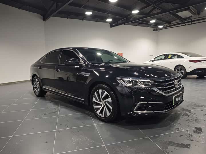 Фото 3 - Volkswagen Passat Hybrid