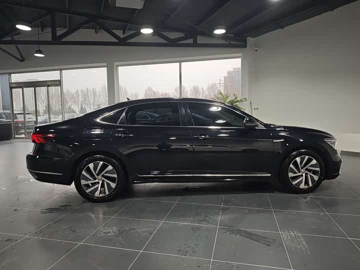 Фото 4 - Volkswagen Passat Hybrid