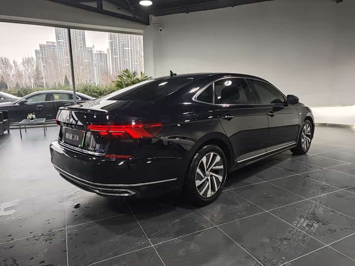 Фото 5 - Volkswagen Passat Hybrid