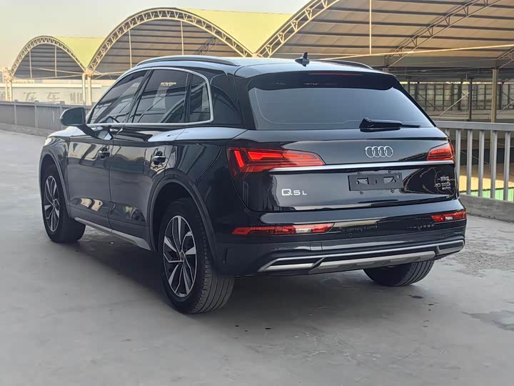 Фото 6 - Audi Q5L