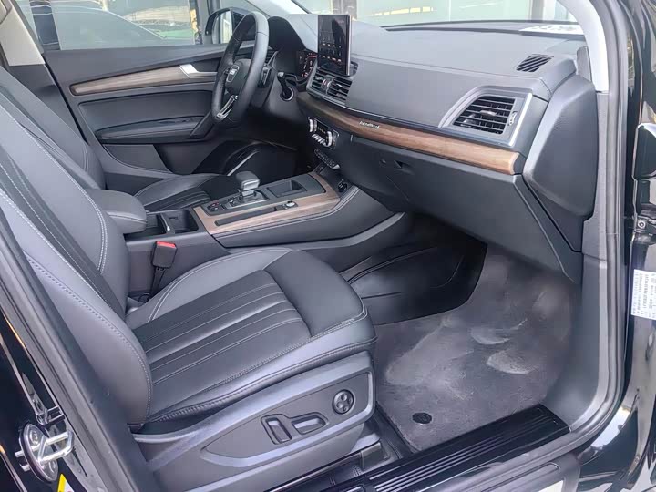 Фото 7 - Audi Q5L