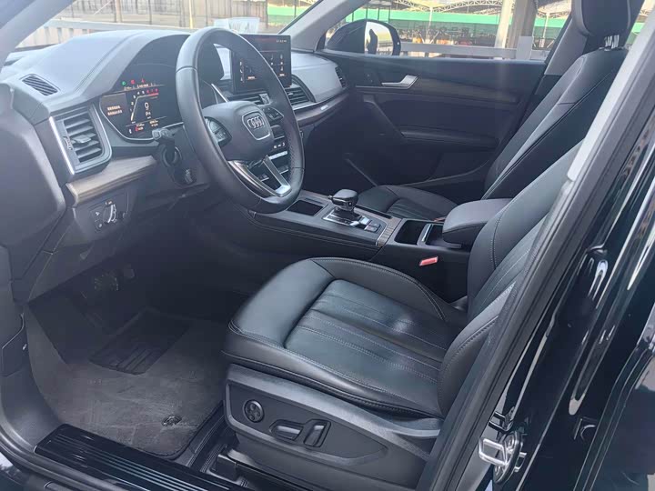 Фото 8 - Audi Q5L