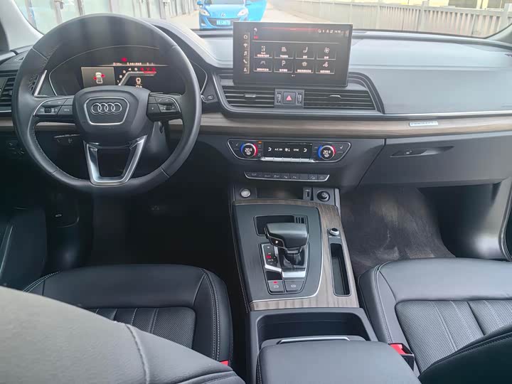 Фото 9 - Audi Q5L