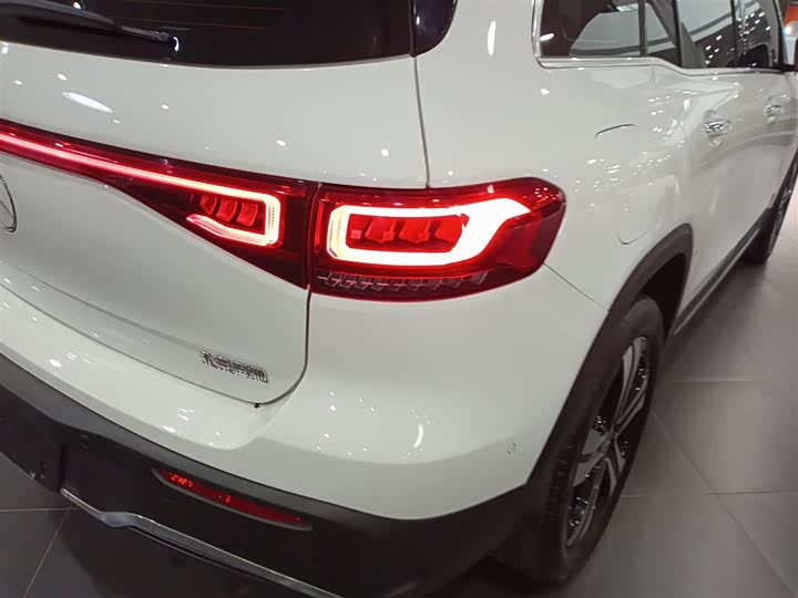 Фото 8 - Mercedes-Benz EQB