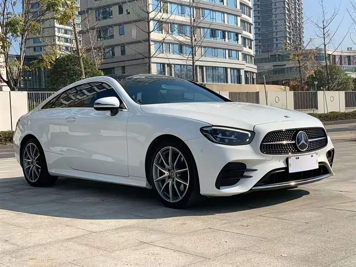 Фото 4 - Mercedes-Benz E-Class