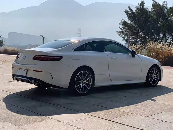 Фото 7 - Mercedes-Benz E-Class