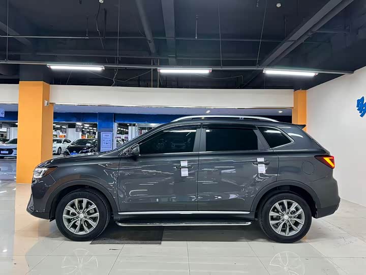 Фото 9 - Roewe RX5