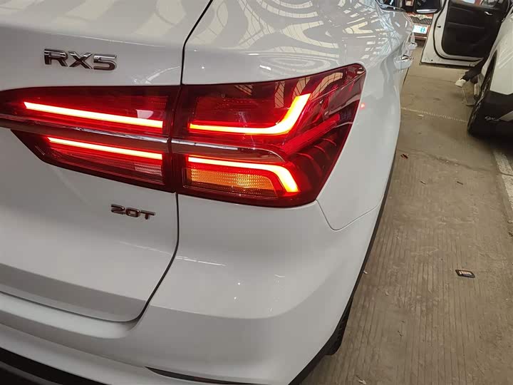 Фото 8 - Roewe RX5