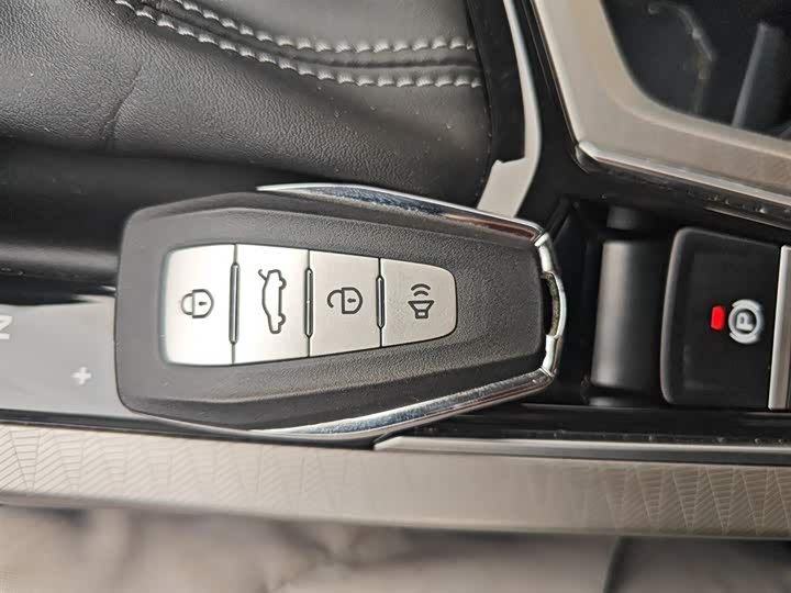 Фото 9 - Geely Emgrand