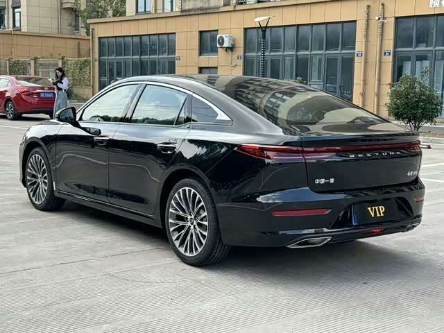 Фото 7 - Bestune B70