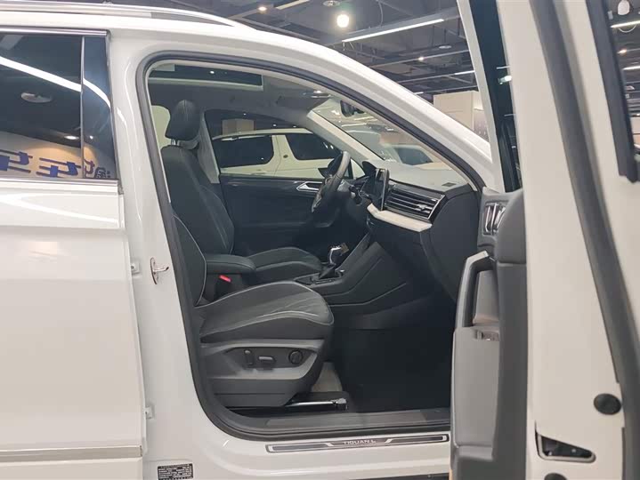 Фото 8 - Volkswagen Tiguan L Pro