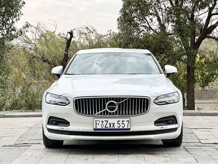 Фото 2 - Volvo S90