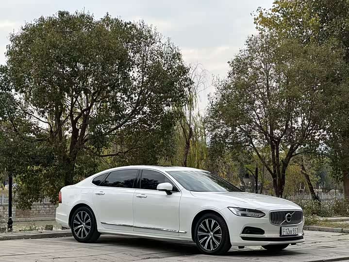 Фото 3 - Volvo S90