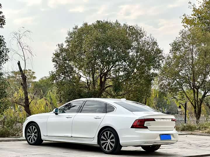 Фото 4 - Volvo S90